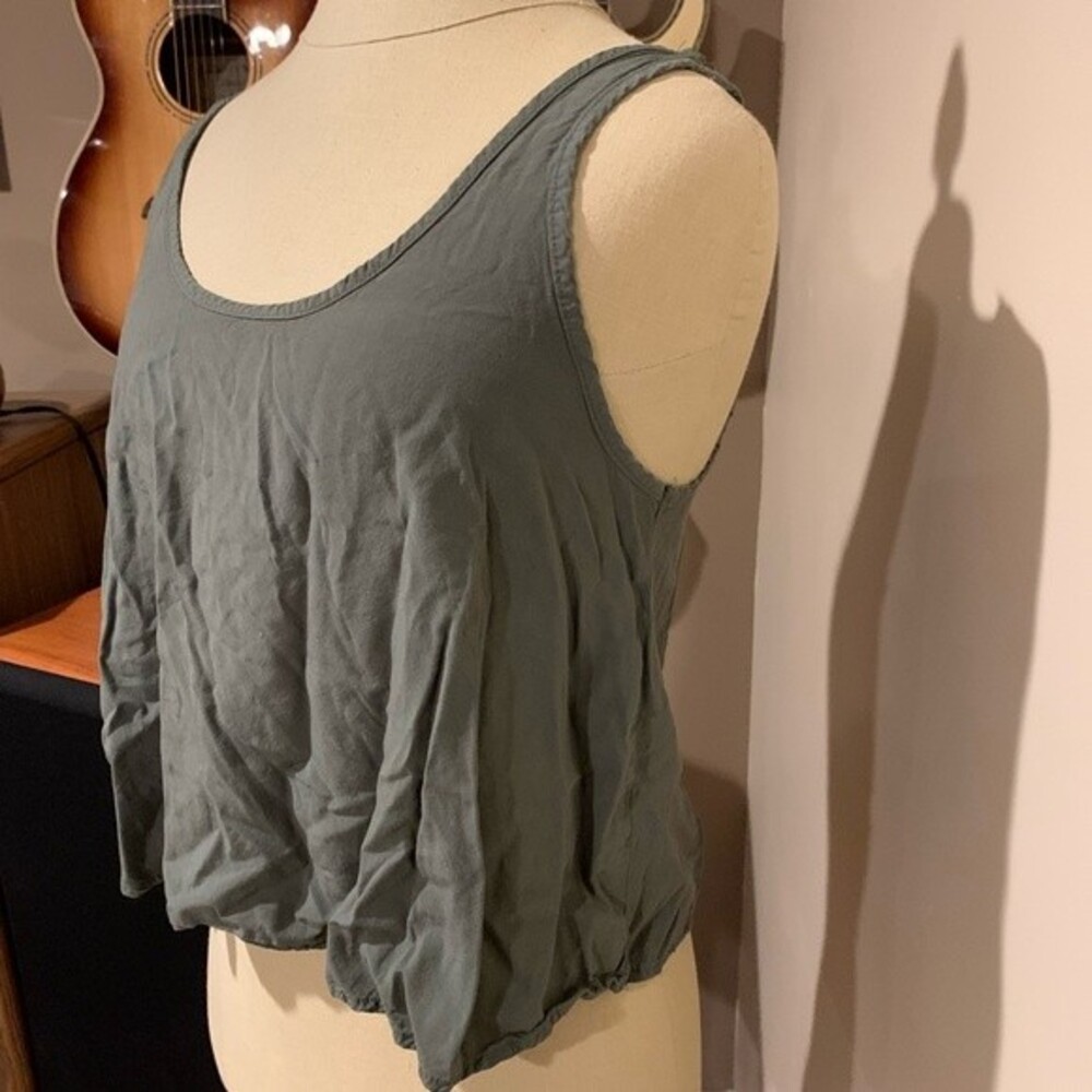 Forever 21 basic tank olive green with a scoop neck back size small.